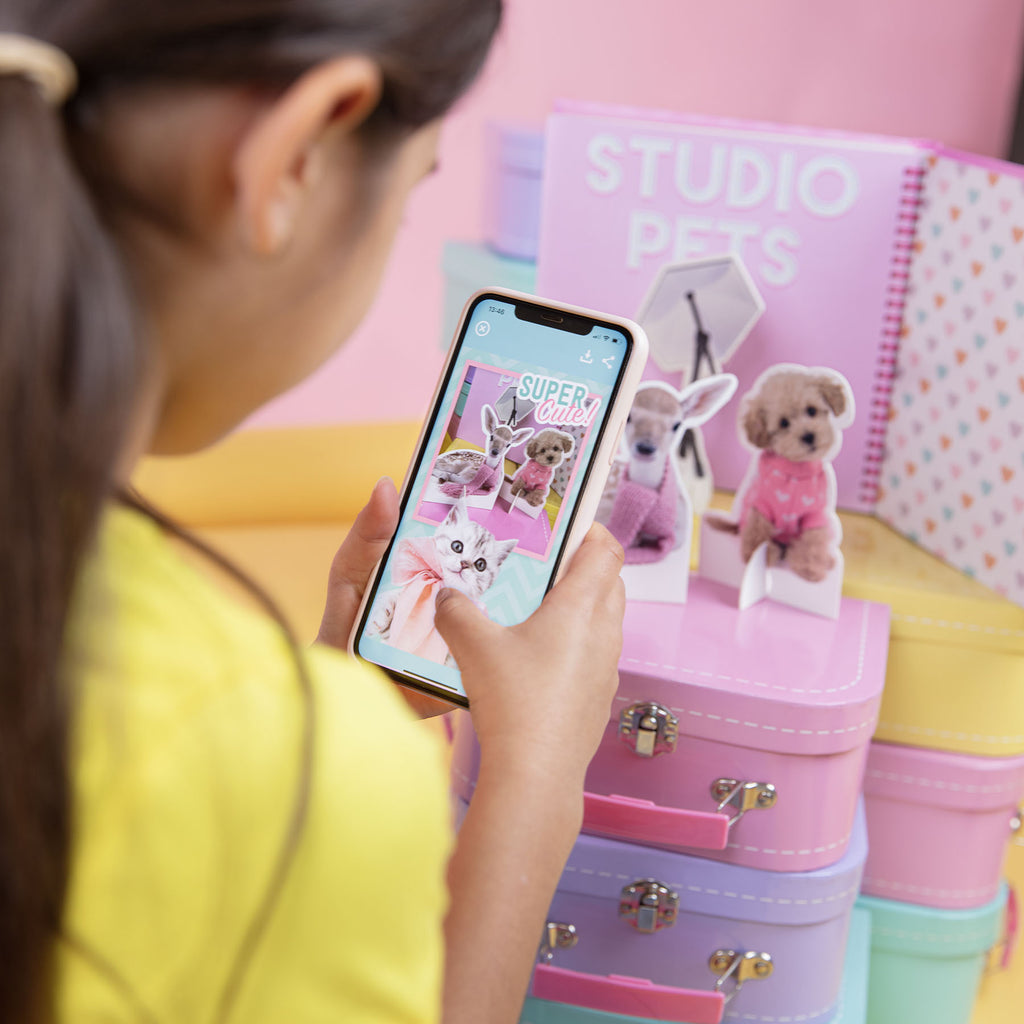 Push Out Mini Studio s tvými zvířecími kamarády a 10 veselými pozadími